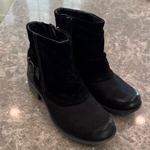 Earth Orgins Black Ankle Boots